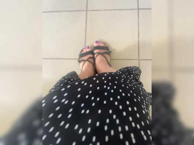 Offline Va-len-cia on BongaCams