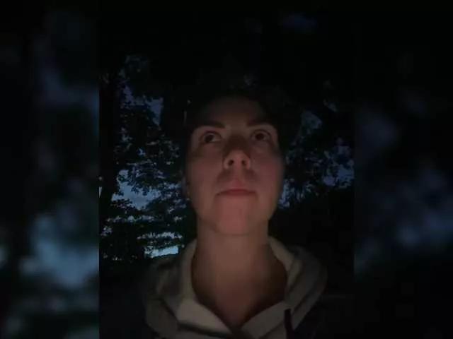 Offline Vika19981 on BongaCams