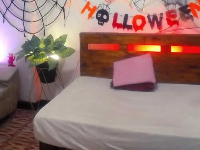 Offline Yeseniaa25 on BongaCams