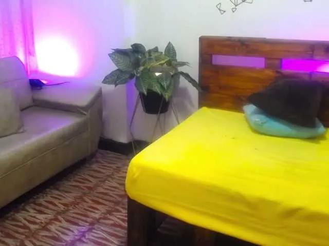 Offline Yeseniaa25 on BongaCams