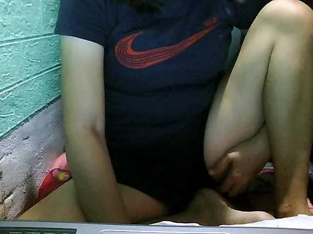 Freechat Yummyflirttits69 on BongaCams