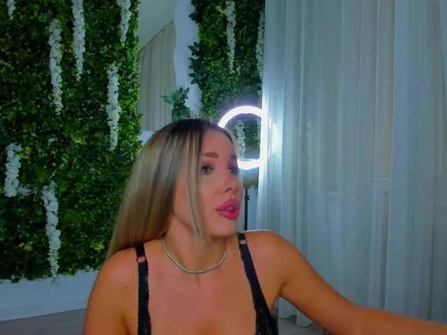 Offline ZinaSquirts on BongaCams