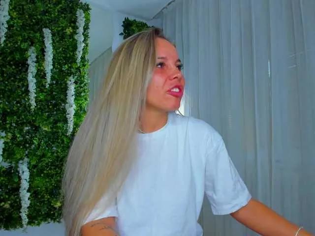 Offline ZinaSquirts on BongaCams