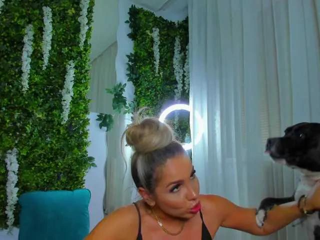 Offline ZinaSquirts on BongaCams