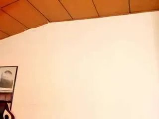 alaia-cute on CamSoda 