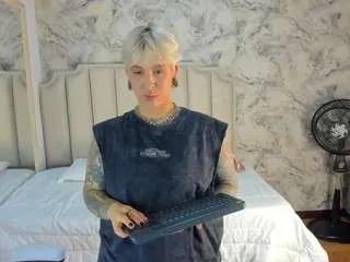 Offline amyhouse on CamSoda