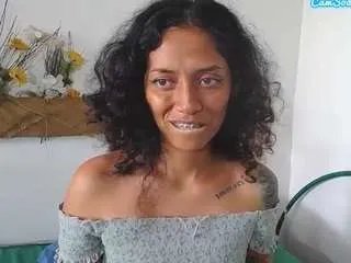 anny-foxx on CamSoda 