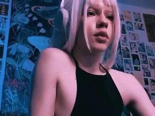 Offline babemostrella on CamSoda