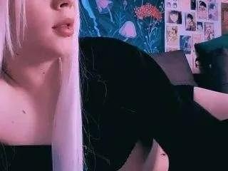 Offline babemostrella on CamSoda