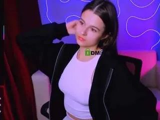 berry-alma on CamSoda 