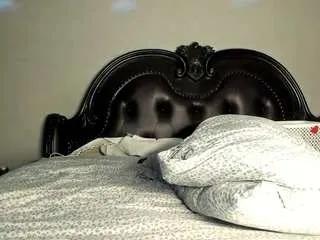 bigbootysarenalove on CamSoda 