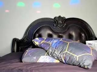 bigbootysarenalove on CamSoda 