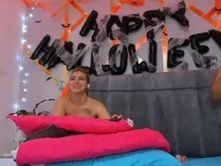 Freechat carolinee-torres on CamSoda