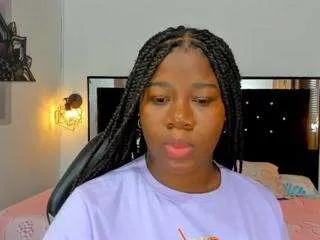 Freechat creamy-brunette on CamSoda