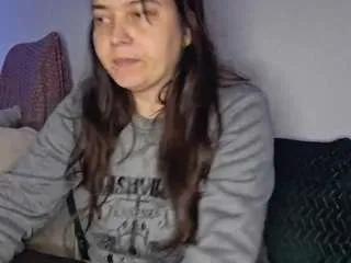 Freechat cyndeewinter on CamSoda