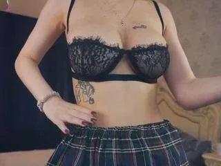 darlinecumby — Take off my shirt completely [50 tokens remaining]