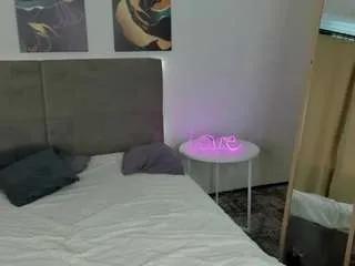 Freechat dianamile on CamSoda