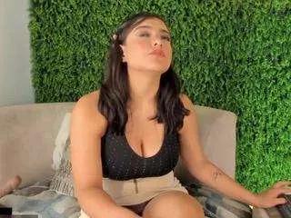 Offline emmily-z on CamSoda