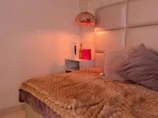 Freechat eva-beluccii on CamSoda