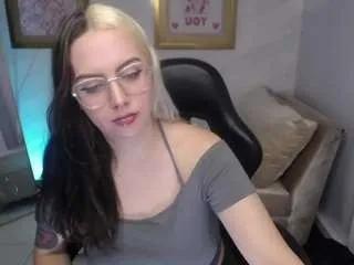 Offline hela-v on CamSoda