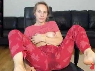 Offline hornynalia on CamSoda