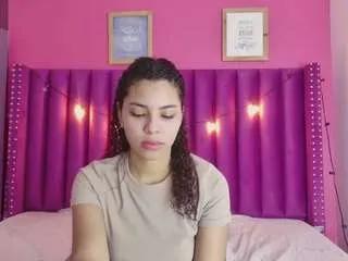 Freechat hornysweetebony on CamSoda
