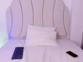 Freechat kaity-layne on CamSoda