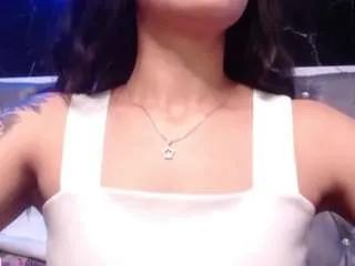 Freechat lila-gummy on CamSoda