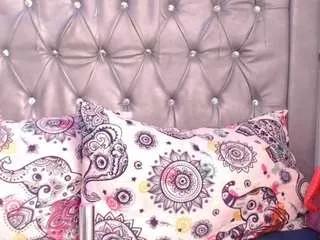 Freechat lila-gummy on CamSoda