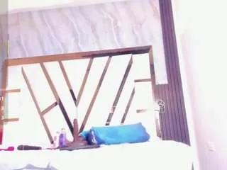 Freechat lola-hornei on CamSoda