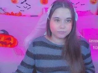 lolisuccub on CamSoda 