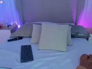 Offline luisah-at-home on CamSoda