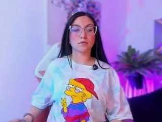 Freechat luucyjoness on CamSoda