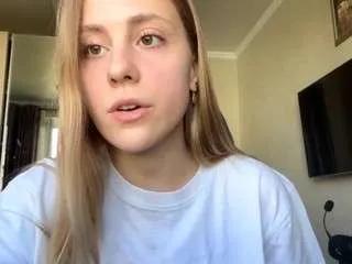 Offline mayrahux on CamSoda