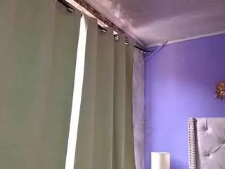 Freechat mia-coluccii on CamSoda