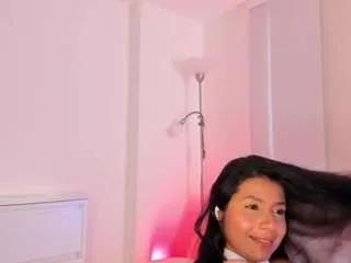 Freechat mia-daniels on CamSoda