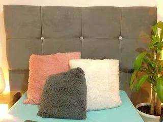 Offline mia-makleynn on CamSoda