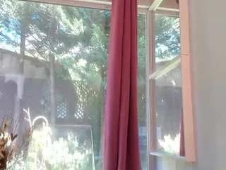 Offline mia-miian18 on CamSoda