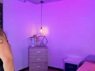 Freechat miiss-greyy on CamSoda