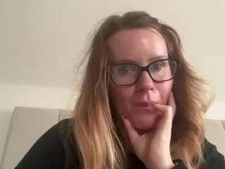 Freechat naughty-rosie on CamSoda