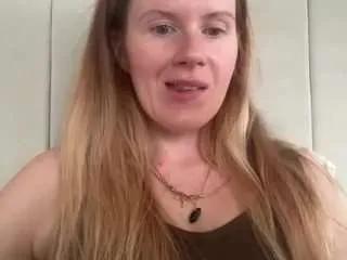 Freechat naughty-rosie on CamSoda