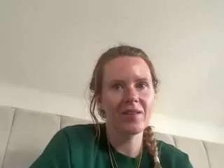 Freechat naughty-rosie on CamSoda