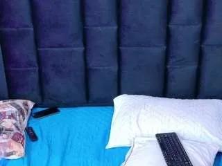 Offline petitelittleebony on CamSoda