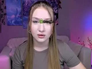 Offline playful-sophie on CamSoda
