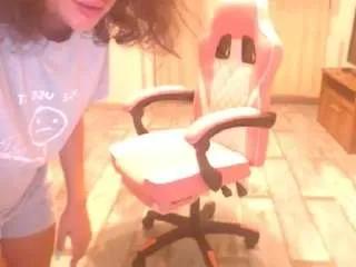 Freechat prettyjulliette on CamSoda