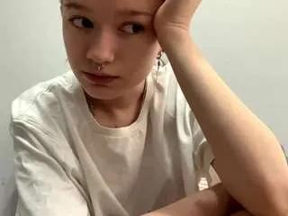 Freechat rosinamcwhirter on CamSoda