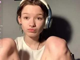 Freechat rosinamcwhirter on CamSoda