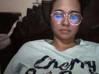 Freechat trianabell on CamSoda