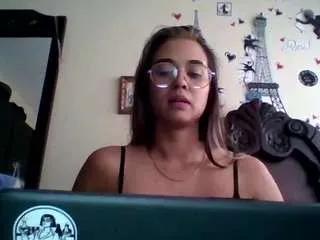 Freechat trianabell on CamSoda