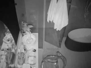 Freechat voyeurcam-casa-salsa-bathroom-6 on CamSoda